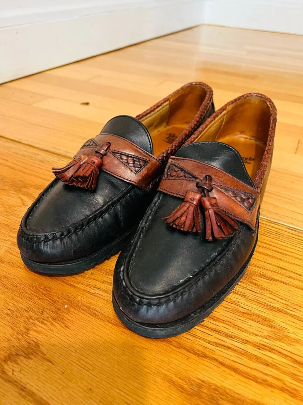 Allen Edmonds Maxfield tassel loafers SIze 9.5 B